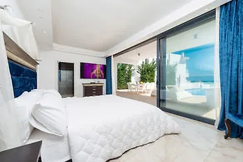 Lombardi Villa * Protaras