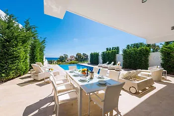 Lombardi Villa Villa *